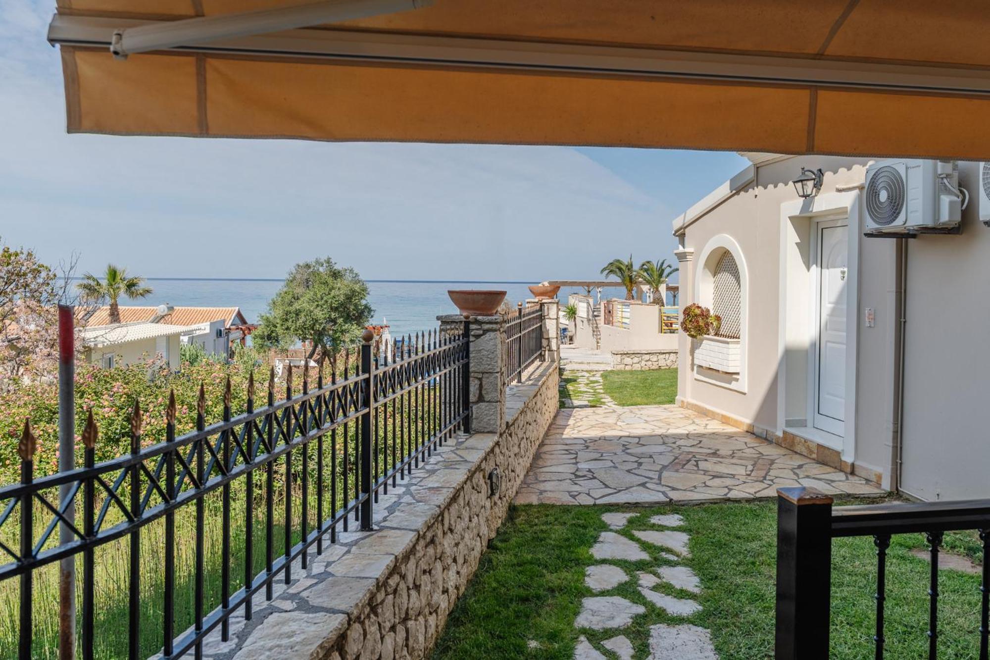 Sea Breeze Hotel & Apartments Agios Gordios  Exteriör bild