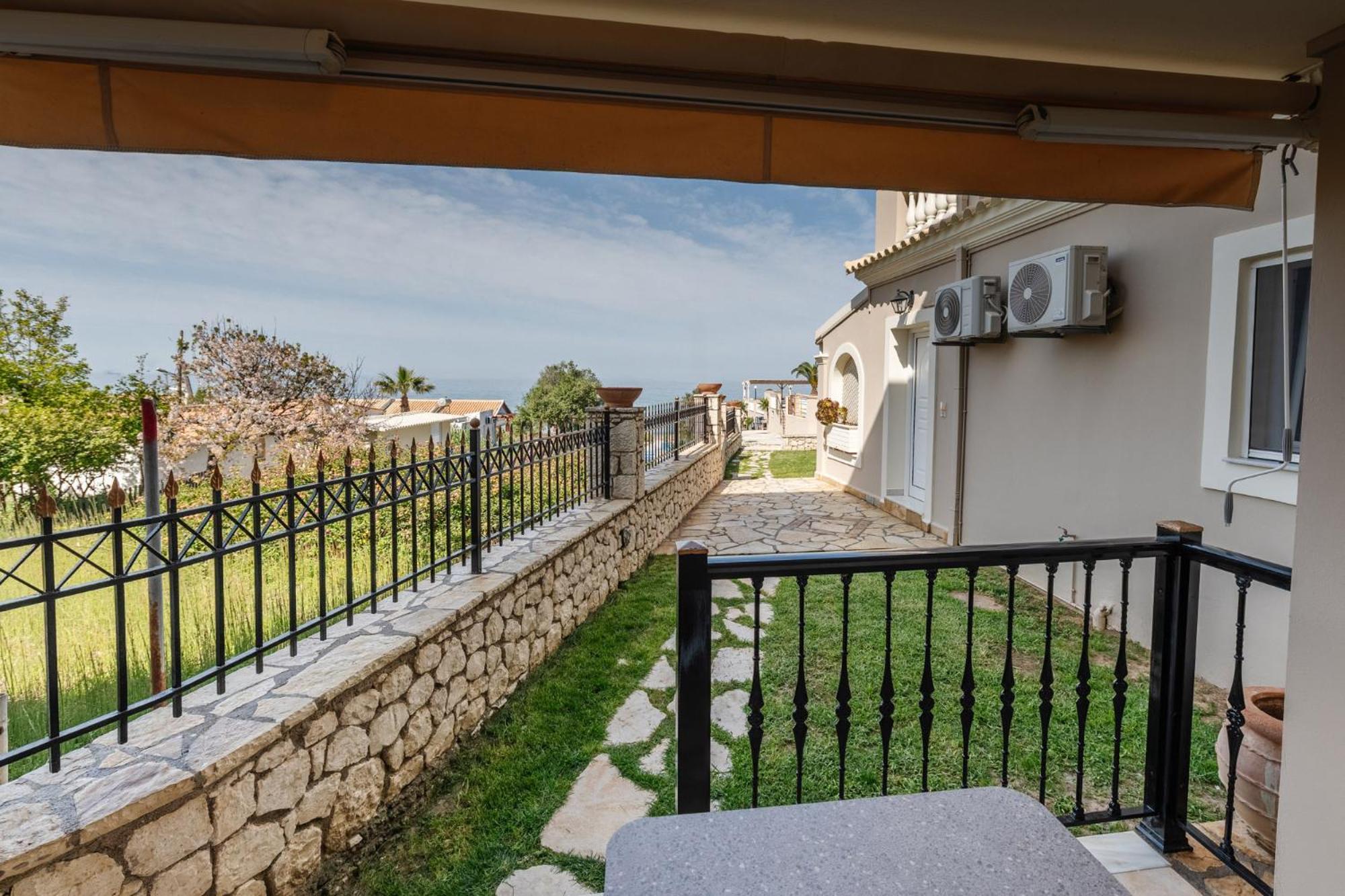 Sea Breeze Hotel & Apartments Agios Gordios  Exteriör bild